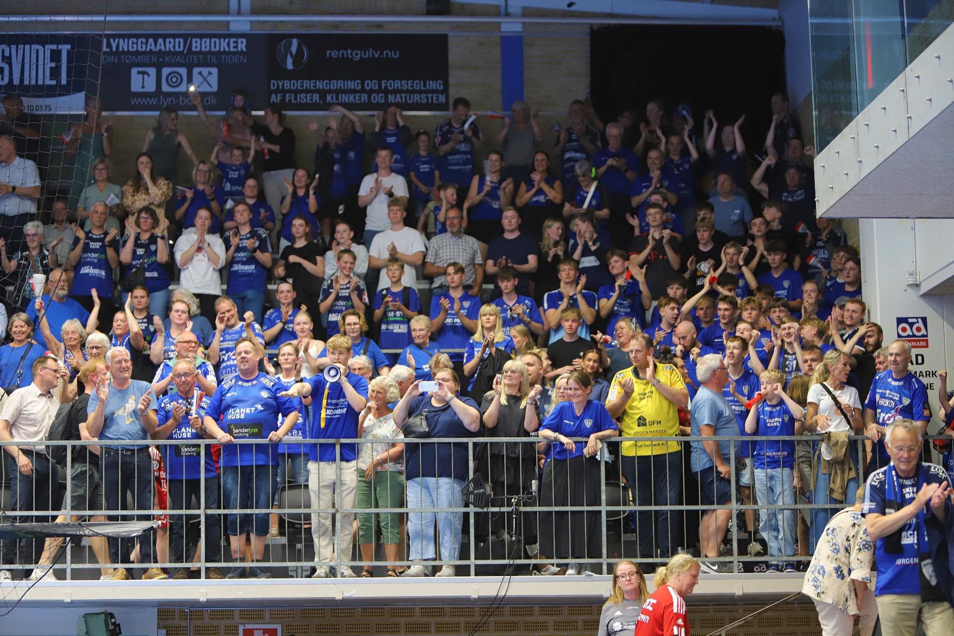 Blue Vikings fans i hallen